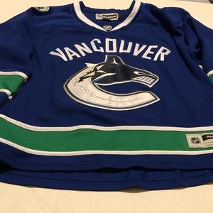 Ladies Vancouver Canucks Jersey Size XL
